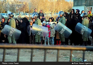 Public execution in Iran (file photo)