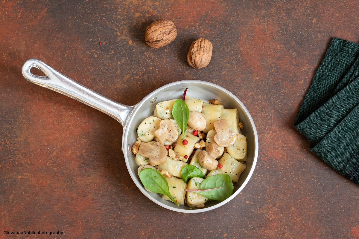 Gnocchi di ricotta e spinaci con funghi