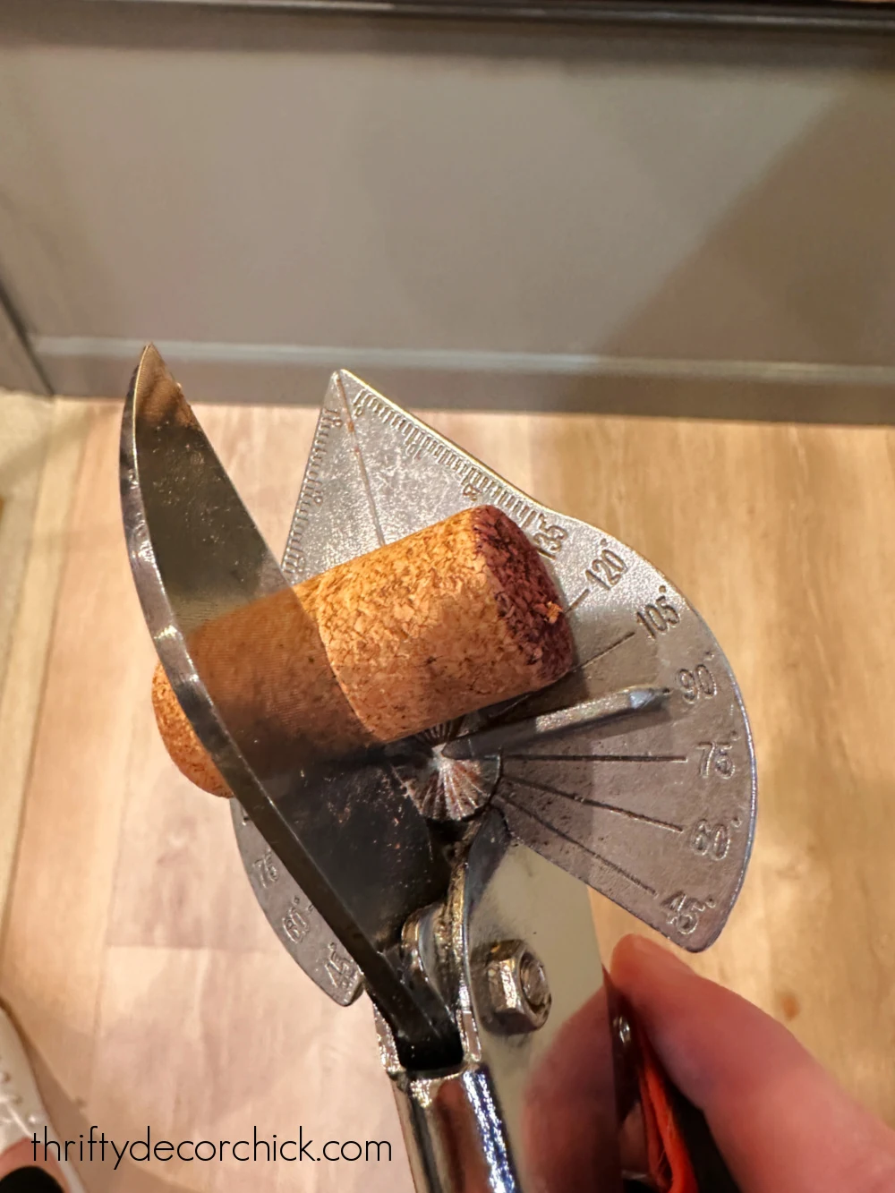 easy wine cork cutter