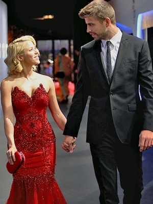 FC Barcelona: Gerard Pique With Girlfriend