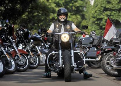 ini dia kutipan dari seorang konsumen harley davidson yang mengaku harga harley di Indonesia terlalu mahal