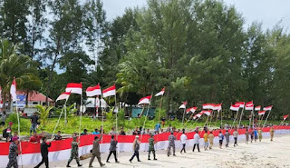 West Papua raises the 77-meter flag on Indonesia's outer islands  The government and the public unfurled red and white flags for 77 meters and planted 77 flags on the coast of Fani Island, Raja Ampat Regency, West Papua Province, Saturday (13/8/2022). ANTARA/Ernes Broning Kakisina/pri.  Sorong (ANTARA) - The government and the public unfurled a 77-meter-long Red and White flag and planted 77 flags on the coast of Fani Island, Raja Ampat Regency, West Papua Province, Saturday.  The stretching and planting of the flag on the Indonesian outer island of West Papua, which borders the State of Palau, was led directly by the Acting Governor of West Papua Paulus Waterpauw accompanied by the Commander of Fleet Command III Rear Admiral TNI Irvansyah, Commander of Kodam XVIII/Kasuari Maj. Gen. Gabriel Lema, Kapolda Inspector General Pol. Daniel Tahi Monang Silitonga.  Acting Governor of West Papua Paulus Waterpauw said that the stretching and planting of the Red and White flag was in commemoration of the 77th Independence Day of the Republic of Indonesia in 2022.  He said that Fani Island is the outermost island of Indonesia's border with the State of Palau. Previously, the island was controlled by fishermen from the State of Palau, but because of the struggle of the predecessors, it became part of the sovereignty of the Republic of Indonesia.   Therefore, he said, the activity of stretching and planting the Red and White flag shows a symbol of the state that the state is present with the power to maintain the sovereignty of the island.  According to him, this activity is also to show respect to the predecessors who have fought with blood and tears to get the independence that we enjoy today.  It is said that through this activity we must promise in our hearts to maintain the sovereignty of the Unitary State of the Republic of Indonesia in the outer islands of West Papua.  As children of the nation in West Papua, we only have one task, we are sure to fill the independence of the Republic of Indonesia with real works.  "There is no need to fight by preparing strength and so on, but our task is only one to fill the independence that has been achieved with the blood, sweat and all the sacrifices of our predecessors," he said.  Waterpauw gave an example that he could stand up and speak as a leader in the Indonesian nation because of the struggle of this nation's predecessors.