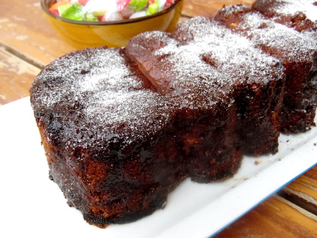 pudding pour recycler de la brioche rassis avec lait, oeufs, sucre, cannelle et raisins secs facile et rapide pour le petit déjeuner ou le goûter