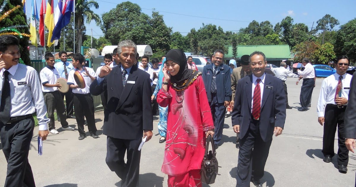 Parlimen Parit Sulong: Anugerah Khidmat Cemerlang Daerah ...