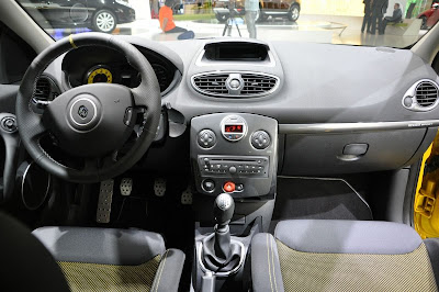 Updated 2011 New Renault Clio RS first live photos