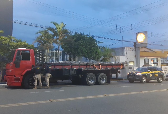 PRF apreende caminhão com chassi adulterado em Registro-SP