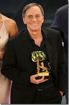 Roberto-Vecchioni-vince-Sanremo-2011