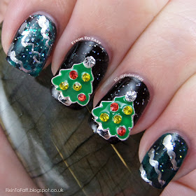 Christmas Tree nail art.