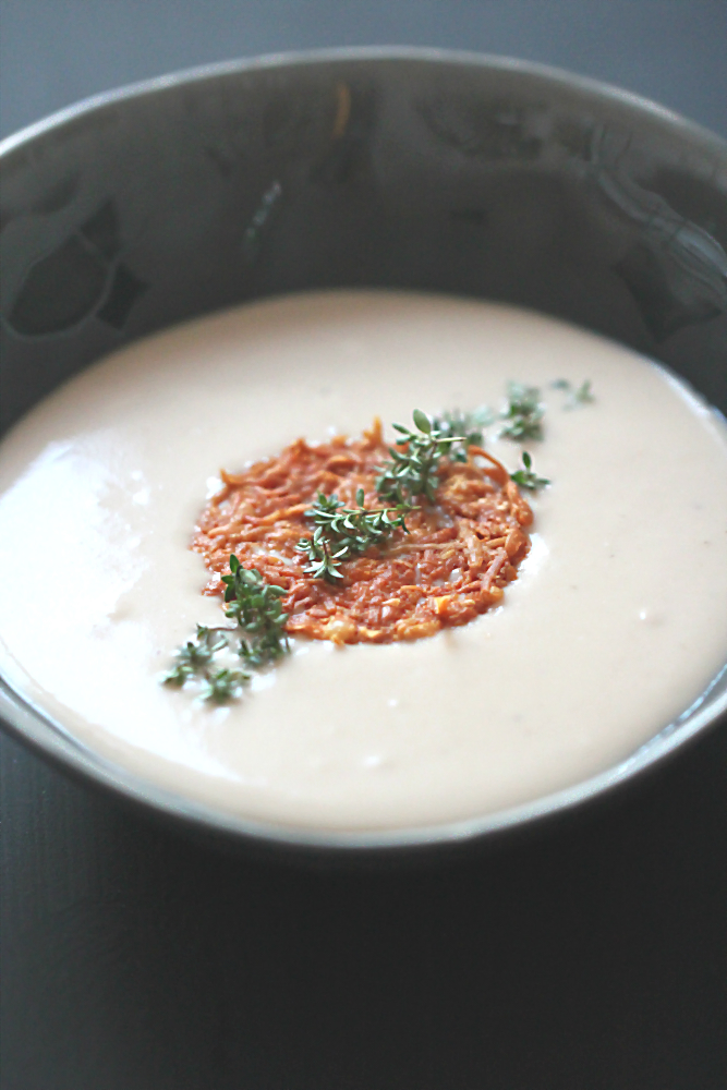 Maronencrèmesuppe mit Pecorinochip und französischem Bergthymian im Supperclub | Arthurs Tochter kocht. von Astrid Paul