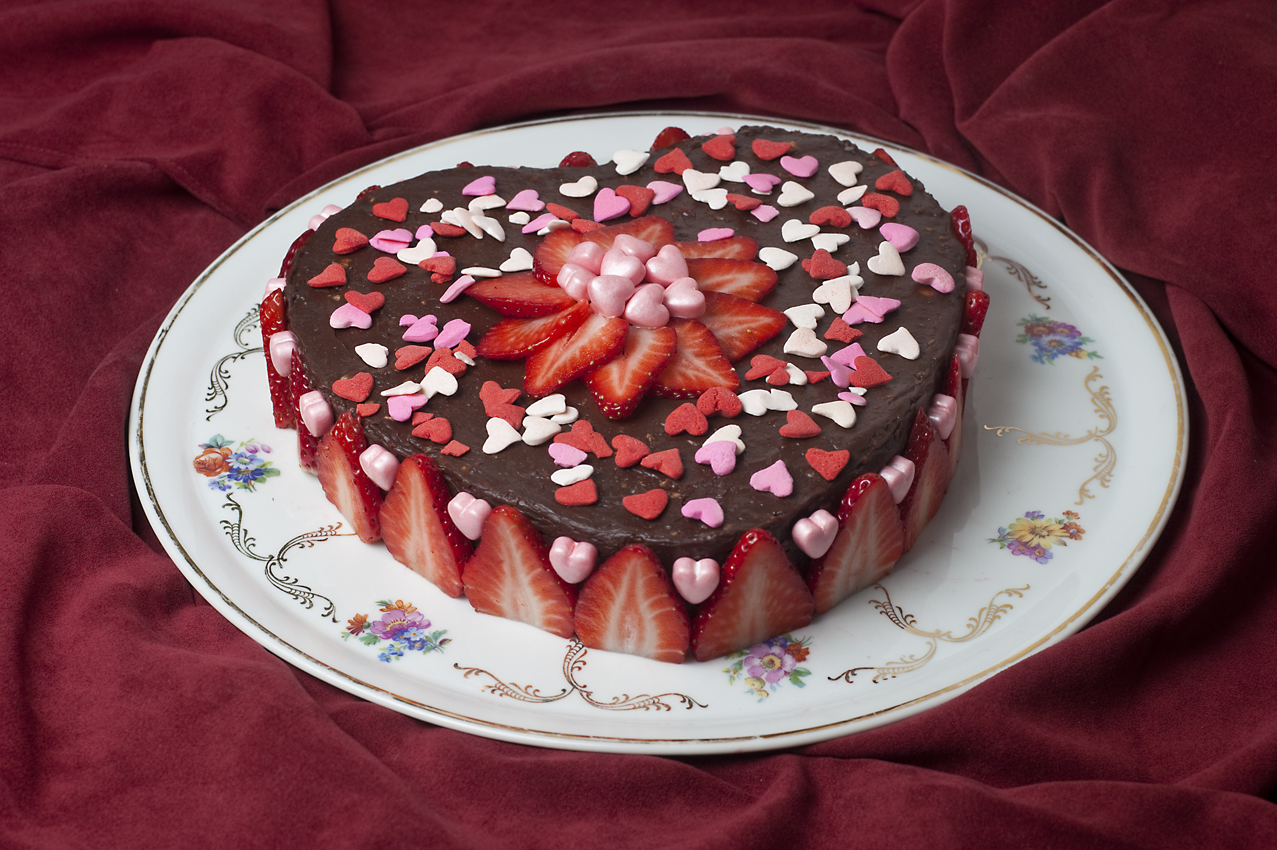 7. Valentine Day Cakes Photo - Hd Wallpaper Of Cakes 2014