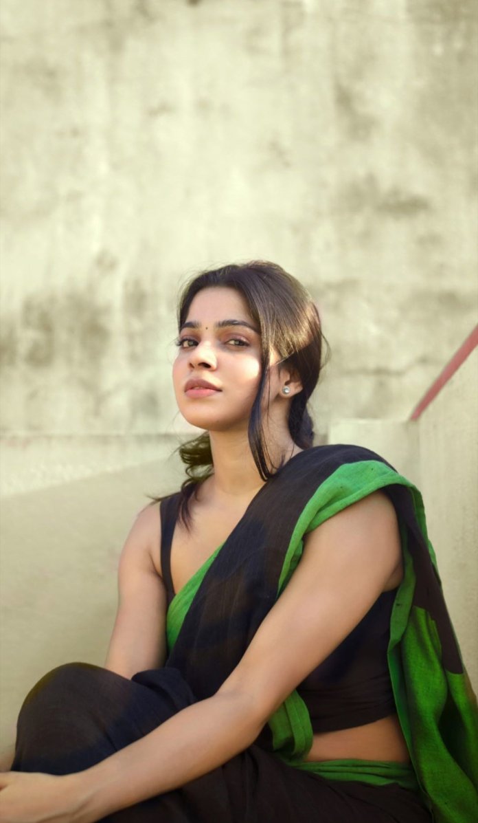 Divya Bharathi,Divya Bharathi photos,Divya Bharathi images,Divya Bharathi pics,Divya Bharathi gallery,Divya Bharathi hot,Divya Bharathi half saree,Divya Bharathi sexy,Divya Bharathi latest hot pics,Actress Divya Bharathi Black Saree Photo Gallery