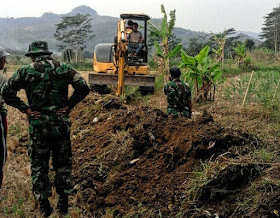 Ketika Prajurit TNI dan Masyarakat Bersatu Perbaiki Irigasi dan Sodetan Baru di Cianjur