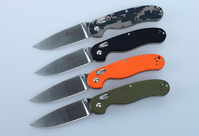 game de 4 couteaux Ganzo G727 en camouflage, noir, orange et vert