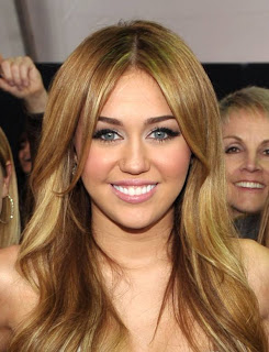 Celebrity Miley Cyrus Long Blonde Wavy Hairstyle Ideas for Girls