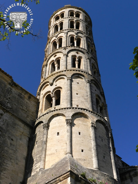 UZES (30) - Tour fenestrelle (XIIe siècle)