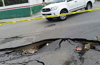 Desfonde en Chetumal: hoyanco de 3MTS, Abuxapqui no funciona, Borge ordena a CAPA reparación