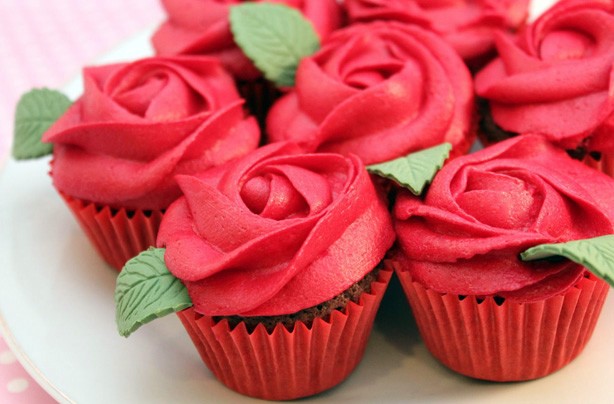 Beautiful RunfortheRoses Cupcakes
