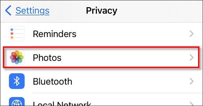 في إعدادات "الخصوصية" على iPhone أو iPad ، انقر على "الصور".