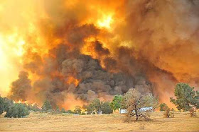A large wildfire to the southwest of Tehachapi,