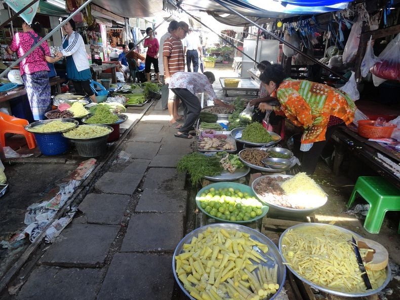 maeklong-railway-market-0 maeklong-railway-market-0