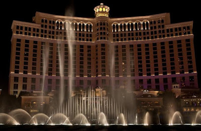 The Bellagio Casino Fountain Show Seen On    www.coolpicturegallery.net