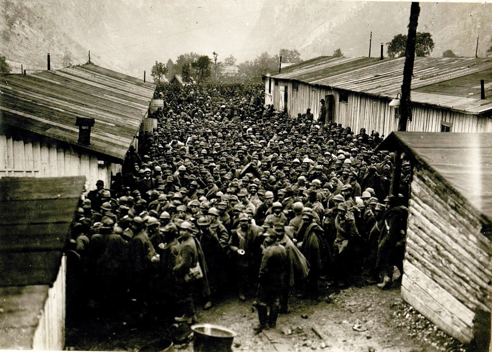 36 Amazing Historical Pictures. #9 Is Unbelievable - Italian POW after the battle of Caporetto, 1917.