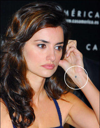 penelope cruz tattoos