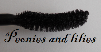 Mascara Brush on The Exquisite Curl Brush Is Slightly Curved With Lots Of Short