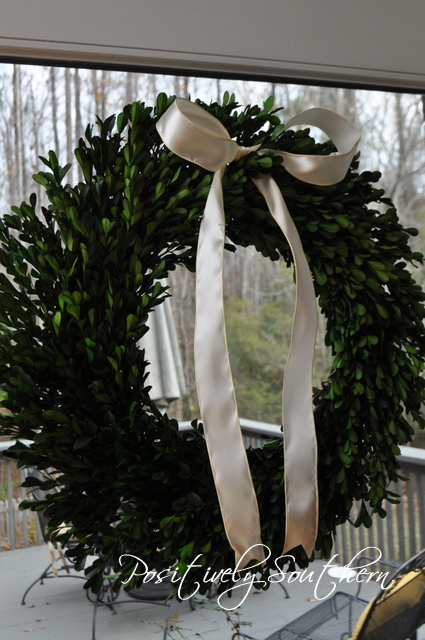 How to style a boxwood wreath.