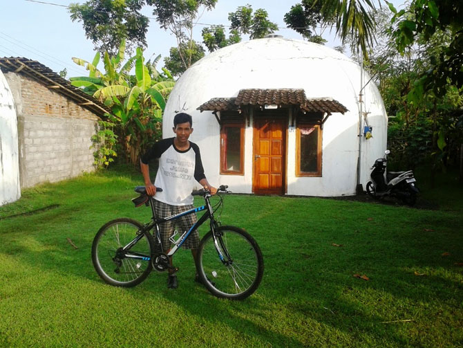 Saat di Rumah Dome, Goa Jepang, Sunset Candi Abang, dan Pantai Depok