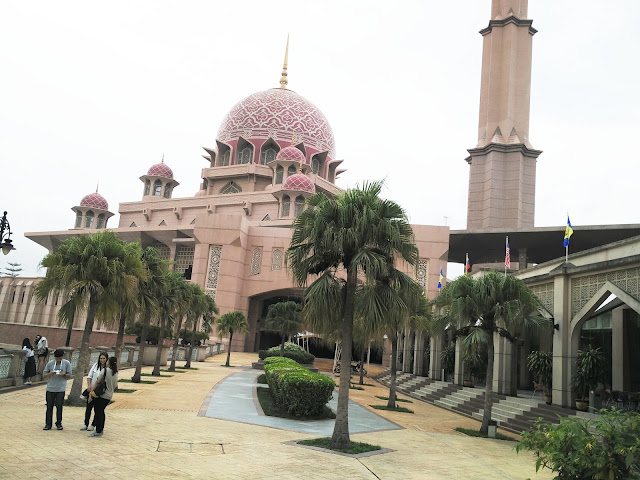 suasana Mesjid Putra Jaya Malaysia