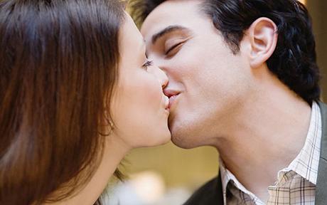 couple kissing images. Hot Couple Kissing Photos
