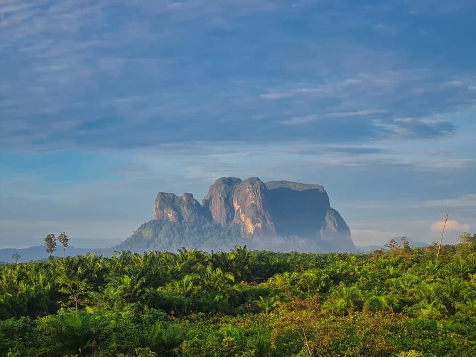 Bukit Batu Daya di Kalbar, Bukit Unik dan Tersimpan Mitos Dapat Berubah Bentuk
