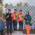 Hendrajoni dan Istri, Kalungkan Emas Atlit volly Putri Pessel