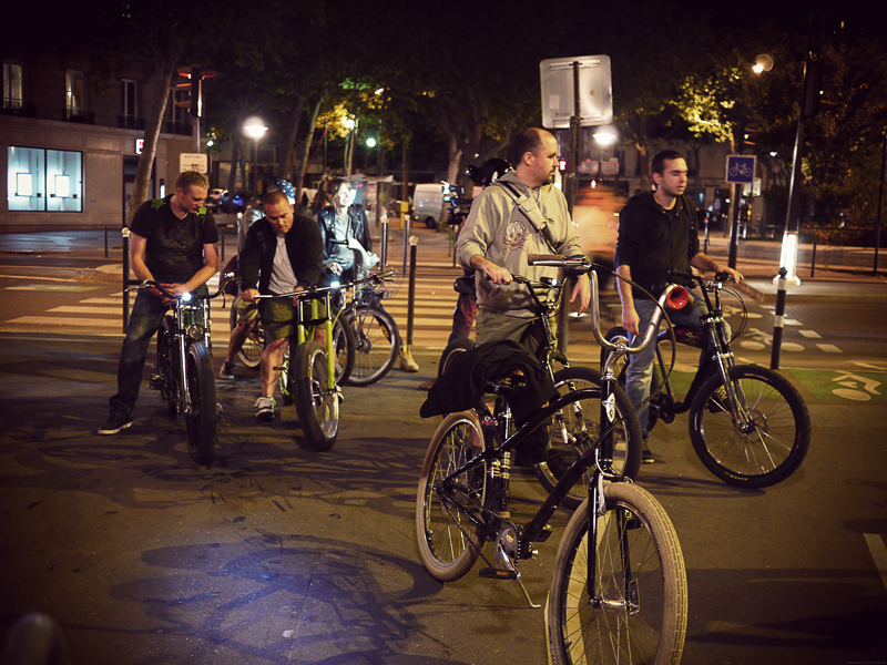 custombrigade night cruise beachcruiser kustombike kustom bicycle Paris chopaderos depravheads vélo américain chopper hickone