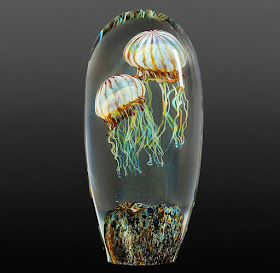 09-Richard-Satava-Glass-Blowing-and-Solid-Forms-with-3D-Shapes-www-designstack-co