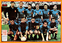 SELECCIÓN DE ESPAÑA. Temporada 1963-64. Iribar, Olivella, Zoco, Fusté, Calleja, Rivilla. Amancio, Pereda, Marcelino, Luis Suárez, Carlos Lapetra. SELECCIÓN DE ESPAÑA 2 🆚 SELECCIÓN DE LA URSS 1 Domingo 21/06/1964, 18:30 horas. II Copa de Europa de Selecciones Nacionales, final. Madrid, estadio Santiago Bernabéu. GOLES: ⚽1-0: 5’, Pereda. ⚽1-1: 8’, Khusainov. ⚽2-1: 83’, Marcelino.