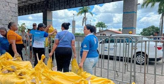 Bahia: Prefeitura de Macajuba entrega 3,5 toneladas de peixes e do kit Semana Santa