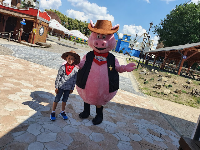 Twinpigs Żory - Amerykański Park Rozrywki - Polska z dzieckiem - podróże z dzieckiem - park rozrywki na Śląsku - rodzinny park rozrywki - atrakcje dla dzieci na Śląsku - aktywne wakacje z dzieckiem