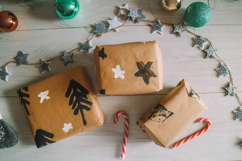 DIY CHRISTMAS GIFT WRAP IDEAS