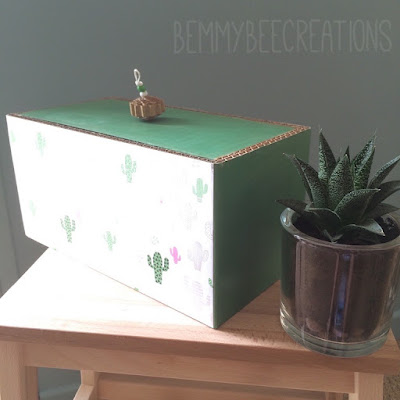 boite en carton motif cactus