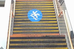 East Midlands Trains says "Watch Your Step"