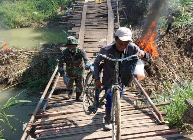 Jembatan di Desa Kebonbatur Putus Akibat Hujan, Ini Yang Dilakukan Babinsa Mranggen
