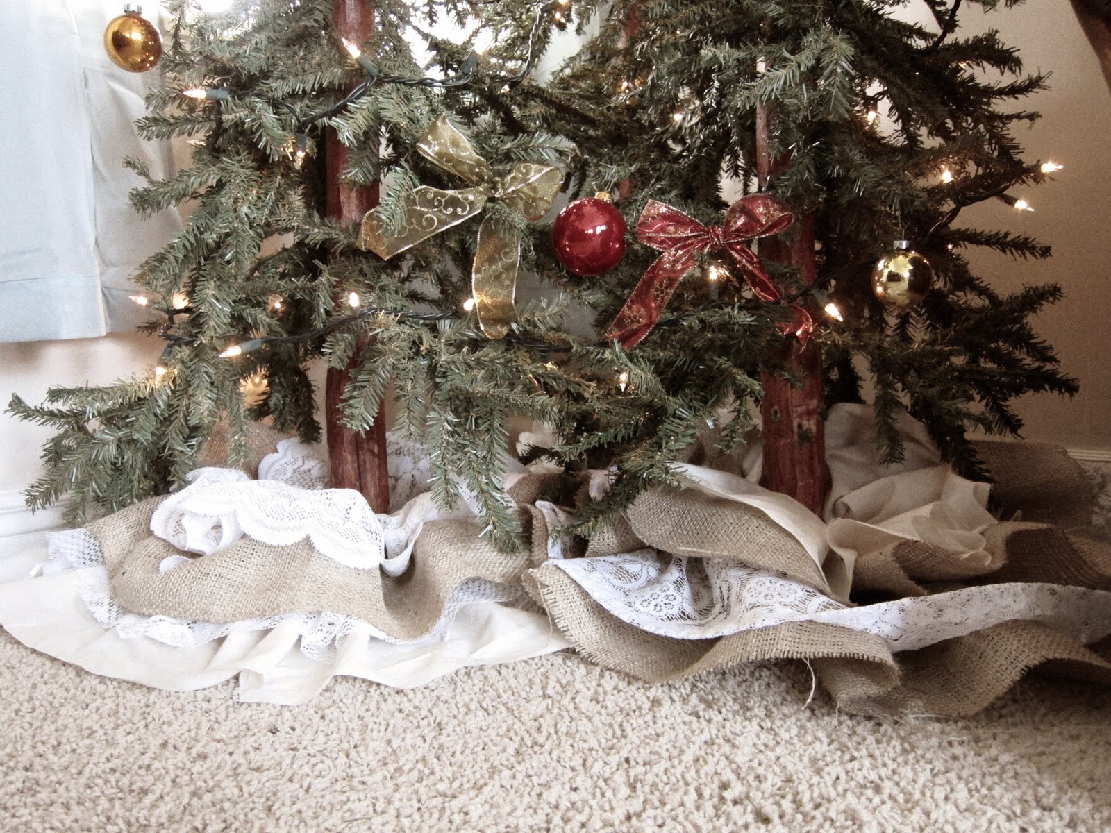 do it yourself divas: DIY: "Small" Christmas Tree Skirt