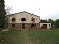 La masia de Cal Joan amb la façana principal ben original