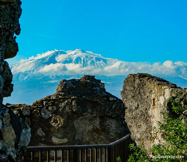 O vulcão Etna visto do Castelo de Castelmola, Sicília