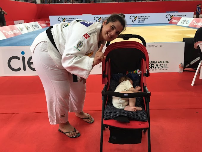 Judoca é campeã brasileira amamentando