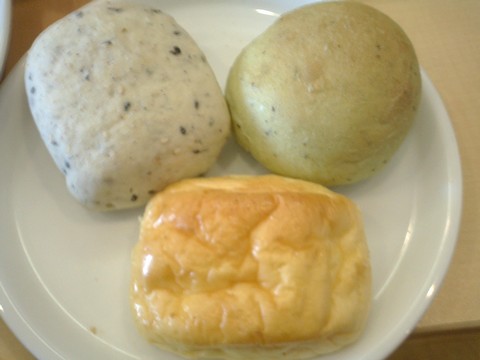 黒ごまパン・バジルパン・チーズパン1 グリーンカフェ