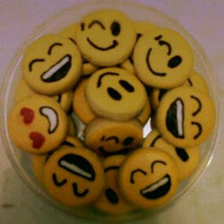 emoticon cookies - whatskitchen