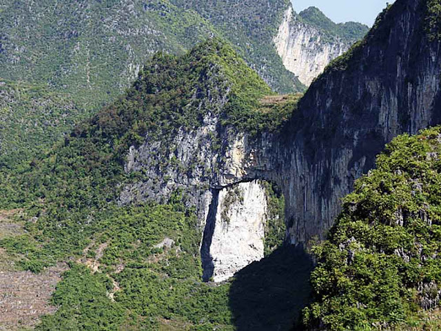 Ponte natural de Mengli – China